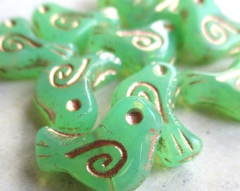 Birds 4 exclusive Bohemian glass beads 16 x 12 mm glass birds light green opal gold-colored finish Czech beads birds earrings