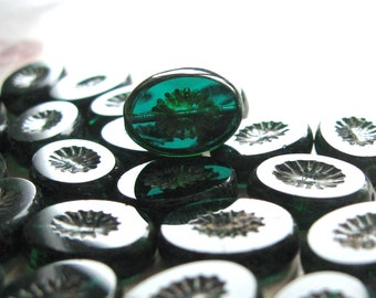 5 Böhmische Glasperlen carved Ovals dark emerald green 14 x 10 mm Picasso Finish Table Cut Beads original czech Beads oval Glasschliffperlen