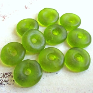 10 vecchi dischi di perle di vetro ca. 10 - 12 mm oliva chiara riciclata Perline di vetro Ghano Krobo Dischi di vetro africani gioielli etnici
