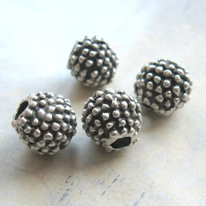 4 antieke zilverkleurige metalen kralen, 9 mm, met steentjes versierde kralen, Mykonos kralen, effen kralen met patroon, etnische boho-stijl, met steentjes versierde festivalkralen