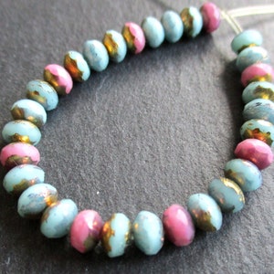 30 Boheemse glazen rondellen 3 x 5 mm hemelsblauw roze ondoorzichtige mix gouden en bronzen afwerking donuts originele Tsjechische kralen gefacetteerde kraalmix kleurenmix