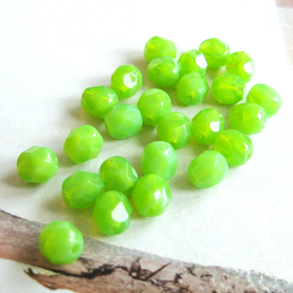 25 perles de verre de Bohême opale mante 6 mm vert printemps vert clair perles tchèques originales bracelet de perles Boho