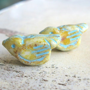 Uccelli 2 esclusive perle di vetro di Boemia 22 x 11 mm uccelli in vetro naturale finitura Picasso turchese lavaggio perline ceche originali orecchini uccelli etnici