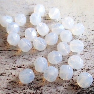 25 Böhmische Glasperlen weiß opal 6 mm Glasschliffperlen original czech beads feuerpoliert facettiert Glasperlen