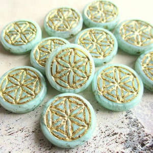 Mandala 2 esclusive perle di vetro di Boemia Fiore della Vita 18 mm verde menta seta opaca finitura oro perline ceche originali ornamento boho