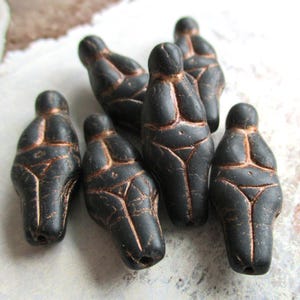 Dea 2 esclusive perle di vetro di Boemia 25 x 10 mm finitura bronzo antico opaco nero goffrato su entrambi i lati perle ceche originali Boho Ethno