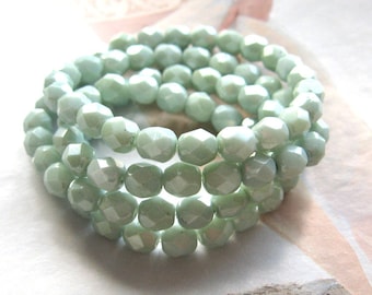 25 perles de verre tchèques Dusty Pale Green 6 mm opaque vert délicat perles tchèques originales perles de verre à facettes