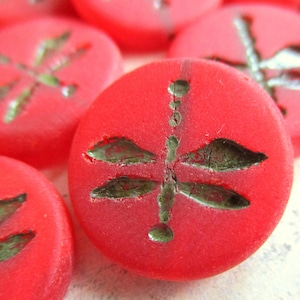 Libellula 2 esclusive perle di vetro di Boemia da 17 mm rosso chiaro velluto opaco opale leggermente marmorizzato finitura Picasso libellula perle ceche originali