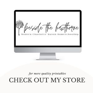 K&ouml;nnte beinhalten: Ein Computermonitor zeigt den Text "beside the hawthorne" in Schreibschrift, darunter "Modern Charlotte Mason Homeschooling". Am unteren Bildrand steht "CHECK OUT MY STORE" in fetter Schrift, dar&uuml;ber "for more quality printables".