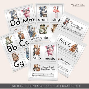 K&ouml;nnte beinhalten: Eine Sammlung wei&szlig;er Karteikarten mit Aquarellillustrationen von Tieren, die Musikinstrumente spielen. Die Karten zeigen Buchstaben, musikalische Begriffe und S&auml;tze wie "Good Boys Do Fine Always". Der Text "8.5X 11 IN. | PRINTABLE PDF FILE | GRADES K-4" befindet sich unten.