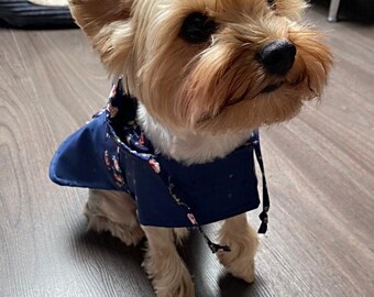 Vison frison en bleu... manteau... cape de pluie... doublure en coton... animaux de compagnie... jouets... chats... manteau de poupée... robe de chien... sur mesure