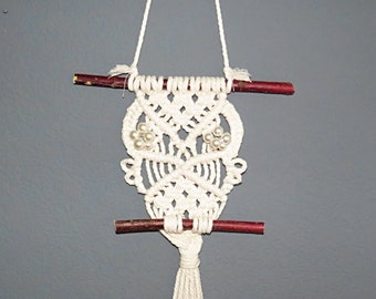 Macrame owl in off white...wall hanging...tapestry...kids room...living room...window picture...living...gifts...birthday