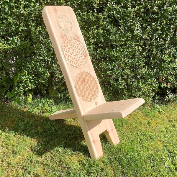 Chaise en bois de pin avec fleur de vie et arbre de vie. Sculpté à la main, rechargez vos batteries, Ralaxen,