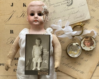 RARE! Antique porcelain head doll with lace dress old cardboard box Erzgebirge angel & CDV cabinet photo | Heubach Hertwig? Germany ±1900