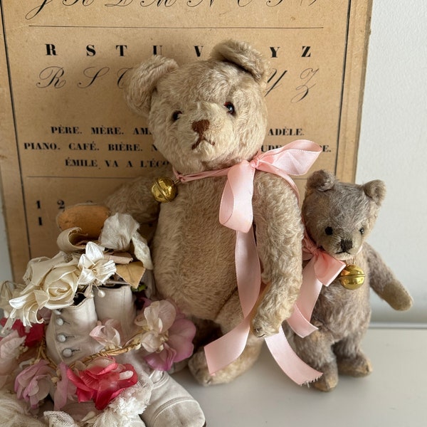 RARITÄT! Schöner alter Vintage Teddy Bär mit Glöckchen & ROSA Schleife | Helles Mohair Fell „Blond“ | Markenbär Steiff? Germany ab ±1950