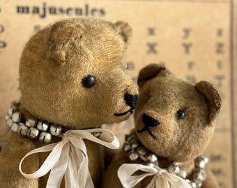 Grande couronne de cloches d'ours en peluche antique, cloches, yeux de bouton, structurée en 5 parties "Jean" | Fourrure mohair minable | France ±1920 à