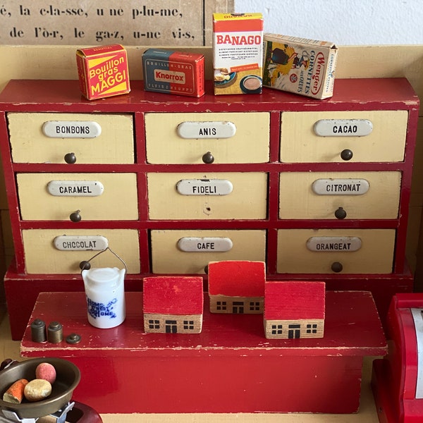 RARE!! Ancien magasin de jouets vintage en bois avec tiroirs et plein d'accessoires de jeux | étiquette en métal | Allemagne ±1940-1950