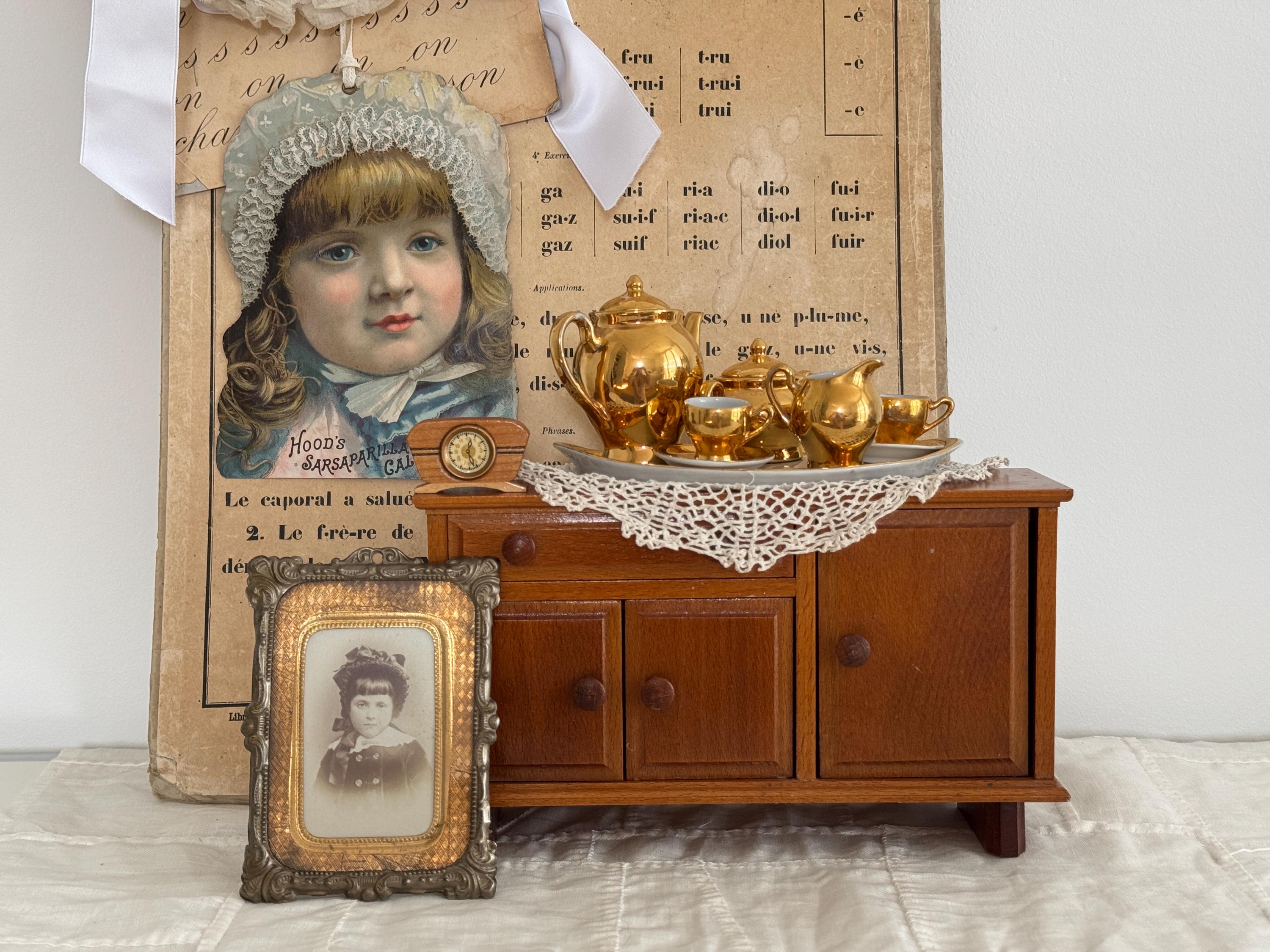 Grande Poupée Ancienne En Porcelaine 72 Cm – Avec Pied De Présentation
