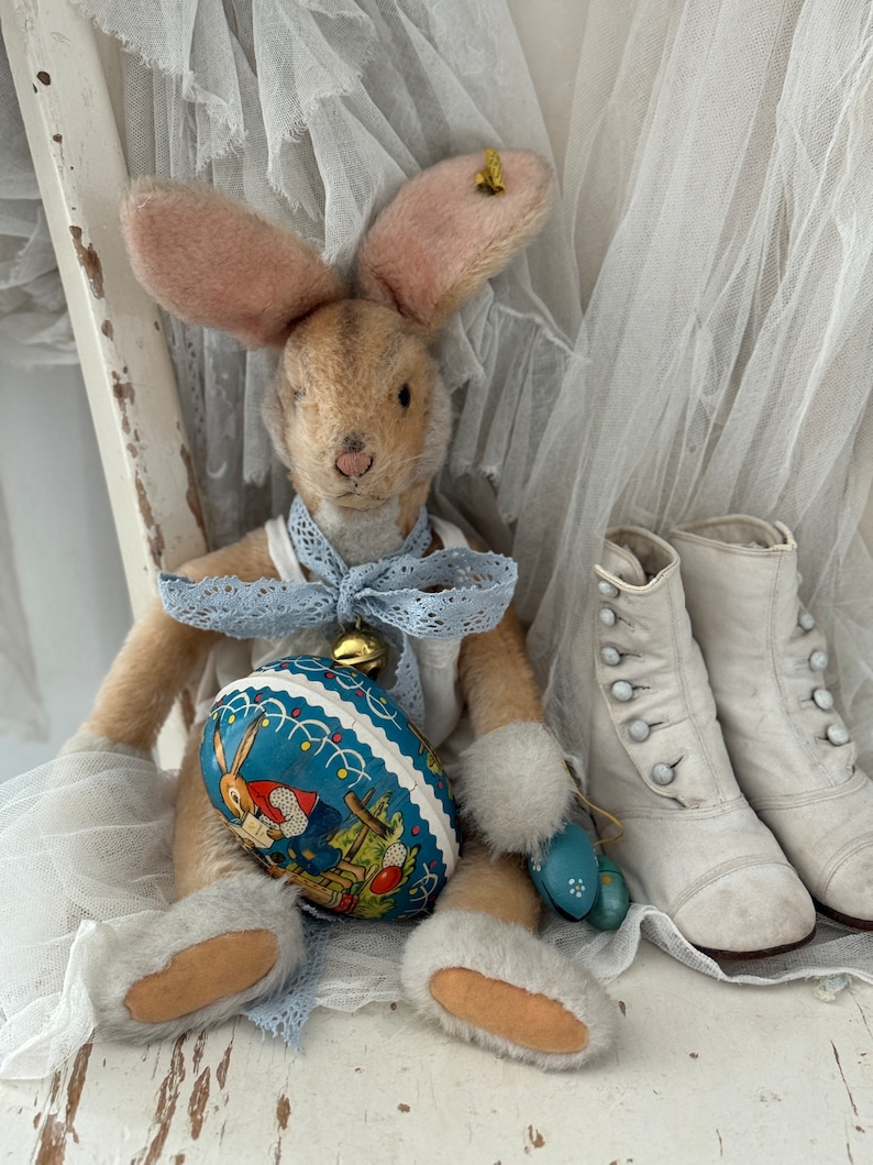 RAR Vintage Spielzeug Stofftier Schlenker Hase Lulac Puppen Kleidchen & Candy Container Oster Ei mit Holzfiguren Orig. STEIFF 1950 Bild 9