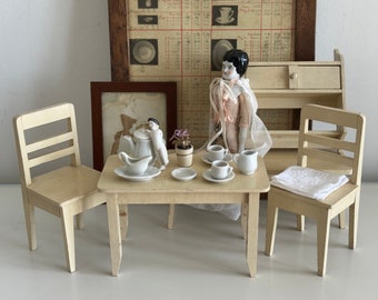RAR! Vintage Puppenhaus Möbel Tisch Stuhl Bank + ur-altes Puppengeschirr l Rauchfang Küche | Vintage Dollhouse Furniture Set | Germany ±1930