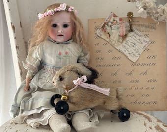 Vintage Spielzeug Hase Osterhase auf Metall Räder Nachziehtier Rädertier HOPPY 1 Stk. | Rosa Schleife + Glöckchen | Steiff Germany ±1950 -