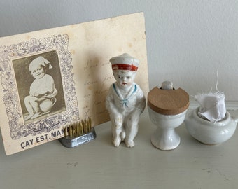 RARE! Antique porcelain doll set (toilet, doll figure, potty) including very old postcard | "Boy on potty" | Germany & France