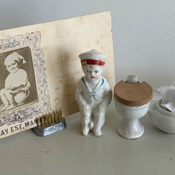 RARE! Antique porcelain doll set (toilet, doll figure, potty) including very old postcard | "Boy on potty" | Germany & France