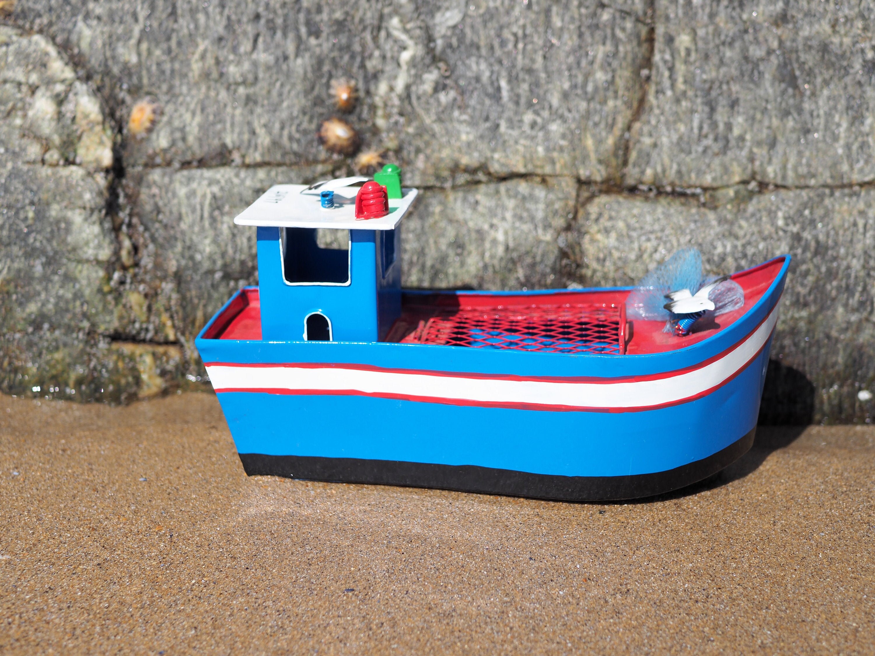 Bateau de Pêche Breton Bleu, Blanc et Rouge en Tôle Peinte - 1997