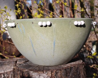 Bowl in sage green with wooden beads, fruit bowl, candy bowl, nut bowl