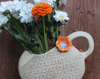 Vase mit Blümchen am Henkel, Blumenvase, Strauß, Blumenstrauß