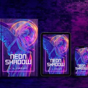 Puede incluir: Un libro, una tableta y un tel&eacute;fono inteligente que muestran la misma portada con una estatua de un &aacute;ngel con alas, iluminada por efectos de luz de ne&oacute;n rosa y naranja circulares, con el texto Neon Shadow de L. E. Corrigan.