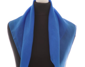 Seidentuch, Tuch,  Nickituch einfarbig, handgemalt mit dampffixierbare Farben in Blau, Luftig-leichter Hals Schmeichler