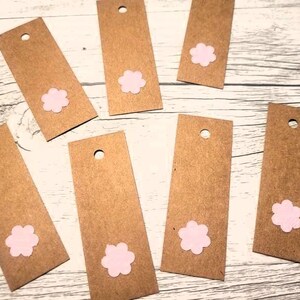 Conjunto de 15 etiquetas de presente com flores rosa