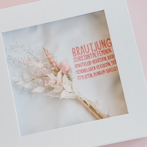 Gift Bridesmaid T-Shirt with Dried Flowers Bouquet