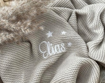Babydecke Strickdecke personalisiert auf Wunsch mit Namen Grau Geburtsgeschenk Taufgeschenk