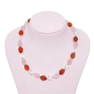 Facettenbesetzte Edelsteinkette in Olivenform aus Rosenquarz, Karneol und Bergkristall