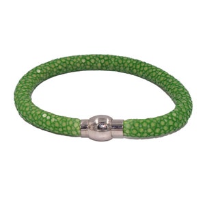Stingray leather bracelet in green, green Statement bracelet, real leather bracelet