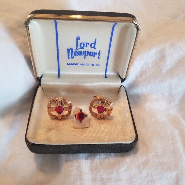 Lord Newport Tie Tack and Cuff Links Set Gold and Red