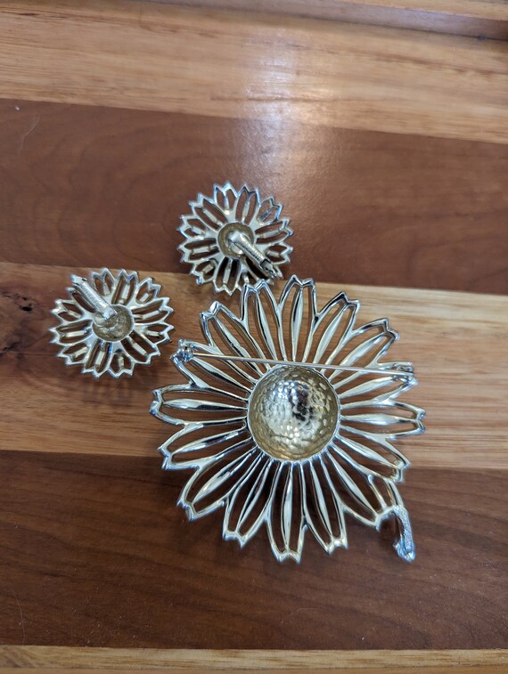 Sarah Coventry Brooch and Clip Earrings Daisy Mae - image 3