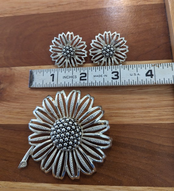 Sarah Coventry Brooch and Clip Earrings Daisy Mae - image 7