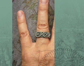 Makramee Ring, Mikromakramee Ring, micromacrame ring, Geschenk für Frau, filigran, verspielt, grün