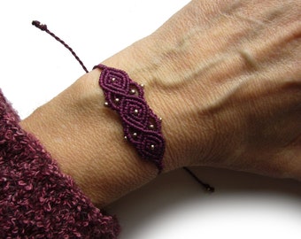 Macrame bracelet, micromacrame bracelet, macrame jewelry, gift for woman, boho, wine red, bordeaux, seed beads