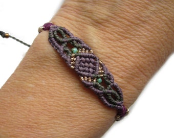 Makramee Armband, Makramee Schmuck, micromacrame bracelet, boho, weinrot, lila, Boho-Armband, Rocailles