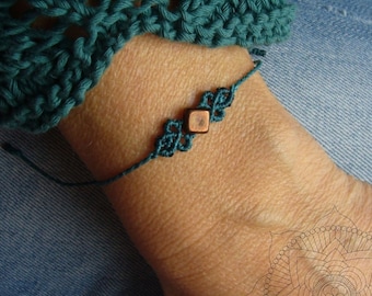 Makramee Armband micromacrame bracelet petrol Mikromakramee Armband minimalistisch filigran tschechischer Glasrhombus
