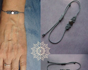 Bracelet macramé bracelet micromacrame bleu gris bracelet micromacrame minimaliste filigrane losange en verre tchèque