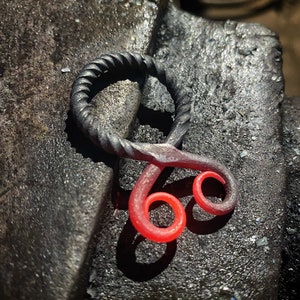 Handgeschmiedeter Troll Kreuz Anhänger, Wikinger Schmuck, nordisch, Pagan Anhänger, Eisenschmuck, nordisch, Wikinger Anhänger, Schmiedearbeit, handgeschmiedet
