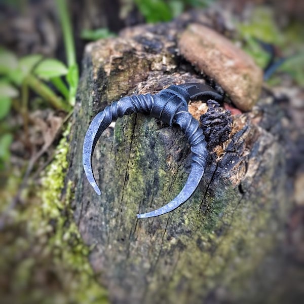 Collar de luna, colgante de hierro puro forjado a mano