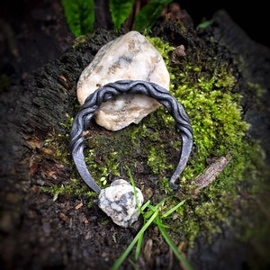 Armband aus Eisen, geschmiedetes Eisenarmband, Geschenk zum 11