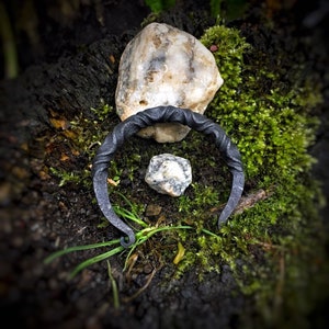 Stahl Twist Armband, Eisen Armband, Armband aus Eisen, geschmiedetes Eisen, Eisenschmuck, 11 Jahre Geschenk, 6 Jahre Geschenk, Schmiedeschmuck