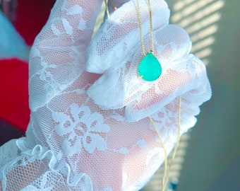 Leuchtender kleiner Tropfen Kolumbianischer Smaragd Edelstein Halskette, Minimalistische Smaragd Halskette, Natürliche Grüne Smaragd Halskette, Jeden Tag Halskette